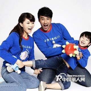 泰安哪里有批发服装厂家新款秋季流行情侣装亲子装纯棉T恤卫衣批