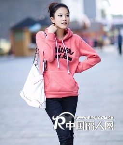 广东秋冬季女装上衣外套批发山东济南秋冬装女装长袖T恤批发厂家