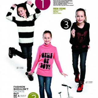 寒假来临 越位少年装陪孩子过一个温暖的假期