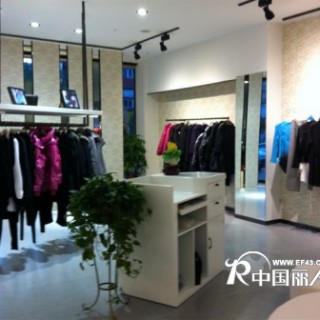 赖氏服饰时光倒流演绎怀旧复古经典