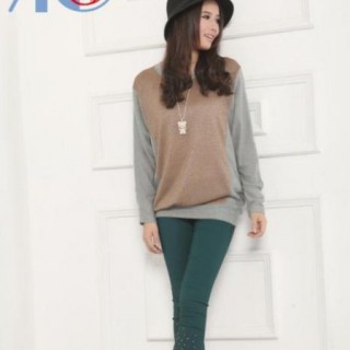 英伦风毛衣批发2013最流行街拍毛衣批发时尚摩登