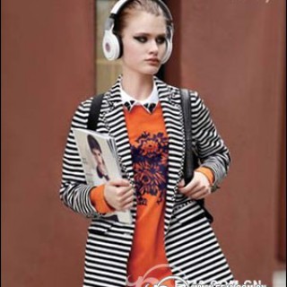 女士长款外套搭配 条纹拼接轻松显瘦