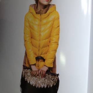 H-X韩轩品牌折扣女装一直致力于演绎女人的梦想