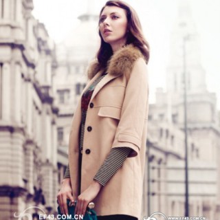 毛领毛呢大衣外套里面穿什么