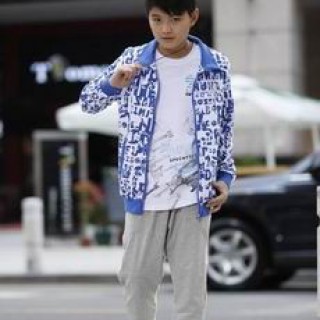 越位少年装拥有完善的加盟代理体系 维护区域加盟商的利益