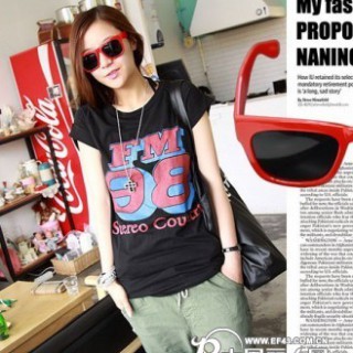 摆地摊卖什么最赚钱T恤地摊货批发摆地摊服装货源批发市场