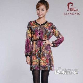 靓妞品牌服饰厂家批发秋冬新款女式毛衣长袖修身保暖精致女羊毛衫