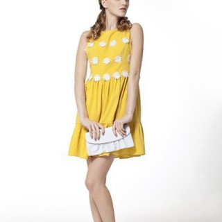 缘尚儿Yuanshanger品牌女装 亮色服装点燃好心情