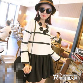 大量夏季女装连衣裙，T恤，雪纺衫，库存清仓