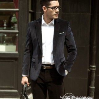 参加婚礼穿什么好 休闲西装尽显绅士