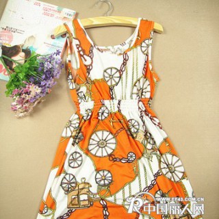 上万件外贸女装连衣裙、牛仔裤、T恤、休闲裤、短裙等批发，任君