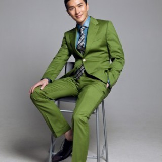 春季少不了绿色 学陆昱霖亮绿色西装搭配