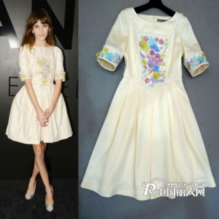 大批量最新款韩版女装T恤批发、大批量热卖新版爆款上衣批发