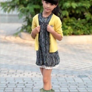 黄色开衫搭配什么裙子 碎花裙配什么颜色开衫