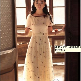 今夏时尚宠儿任何场合只要穿着套裙就绝不会搭配出错哦