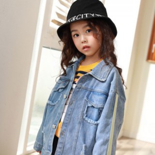 一般的牛仔外套太单调 小女孩的秋季必备时装有哪些