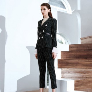 穿西装套装太强势？乔帛这几款西装套装温柔十足