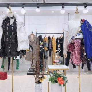 达拉达品牌折扣女装 达拉达19秋冬装批发价格 达拉达女装货源