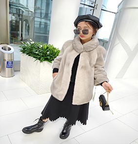 海宁服装批发市场女款冬季百搭系保暖水貂毛女款上衣