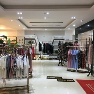 投资服装加盟店必须在经营技巧上下功夫