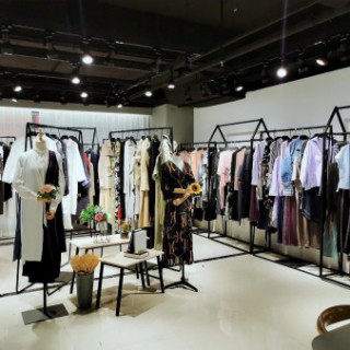 2020年春夏女装品牌折扣店 精品女装折扣店首选货源