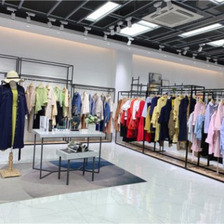 知名品牌佐妍2020年春季女装 简约时尚淑女