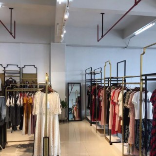 投资服装加盟店开店进货的注意事项