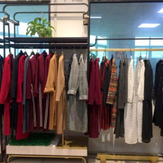 店铺经营 | 女装店陈列颜色搭配的3种方法