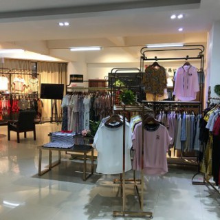 找到黄金地铺让服装加盟店成功不停