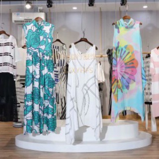 PESARO黄慧玲19春夏,另有娜尔思雅莹珂莱蒂尔邦宝莫名马