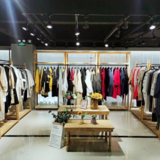 广州品牌折扣女装超级大码女装风衣外套衬衫尾货库存商品走份批发