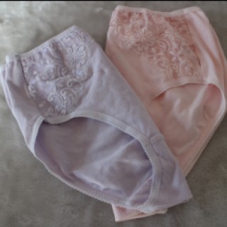供应女式砭石内裤 三角蕾丝边砭石内裤 纯棉抗菌