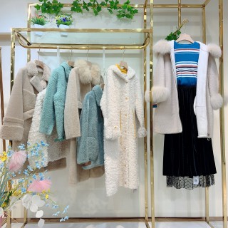 韩序20秋女装品牌折扣直播货源批发 换季库存一手货源混 小鱼