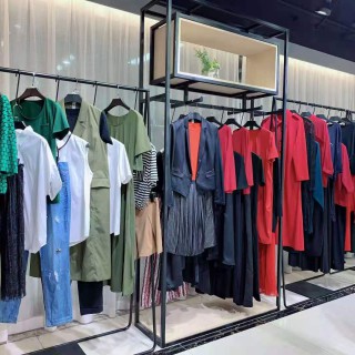 广州华景国际品牌折扣女装 曼德诗春夏休闲时尚 尾货批发走份