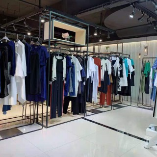 广州华景国际品牌折扣女装 曼德诗时尚高档 畅销批发走份