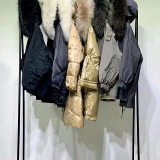 广州华景国际品牌大山90白鹅绒黑色中长款腰带羽绒服女连帽加厚