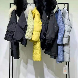广州华景国际品牌折扣女装 大山新款时尚女士修身系带保暖羽绒服