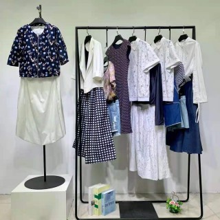 广州华景国际品牌折扣女装 曼德诗收腰显瘦圆领 供应货源