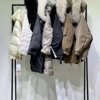 广州华景国际品牌折扣女装 应季货源大山羽绒 批发尾货渠道