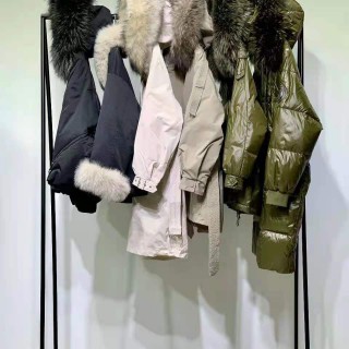 广州华景国际品牌折扣女装 修身显瘦大山羽绒库 存工厂换季