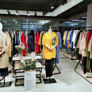 卡丽娅女装直播尾货 女装折扣库存活泼自然系列走份批发