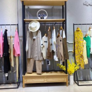 年轻时尚潮牌YDG20夏 ，另有艾维露蜜乌丫摩An珂菲拉普高