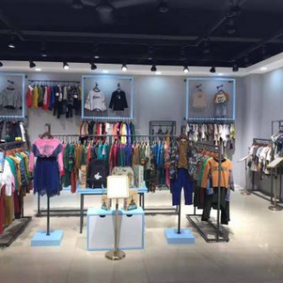 新的一年虽然受疫情影响，童装行业受到了重创，但是相信春天总会