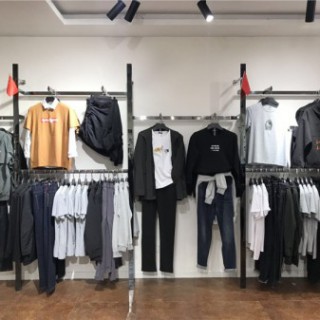 在乡镇开服装加盟店赚钱吗？