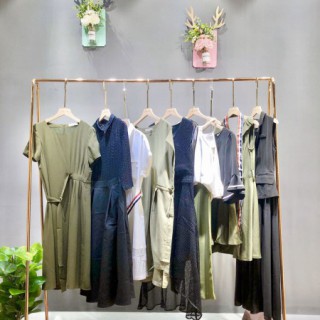 咏仕女装 想直播卖女装 求货源就来广州轩韵服饰