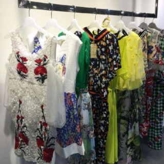 上海服装收购公司回收服装