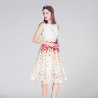 鑫莲服装加工贴牌专注女装加工各种服装代工出货快做工好