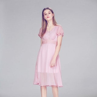 广东服装厂鑫莲实业承接OEMODM加工各种服装加工