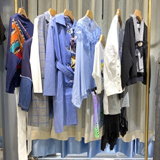 爱霆亮点国际20秋装，广东尾货批发一手货源，品牌折扣女装走份