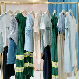 品牌折扣女装批发，帛逸2020夏装，库存尾货一手货源批发市场